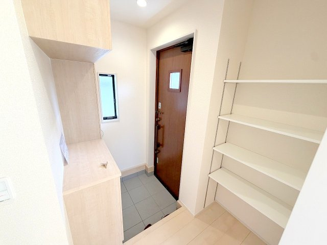 あきる野市伊奈全2棟　新築分譲の玄関