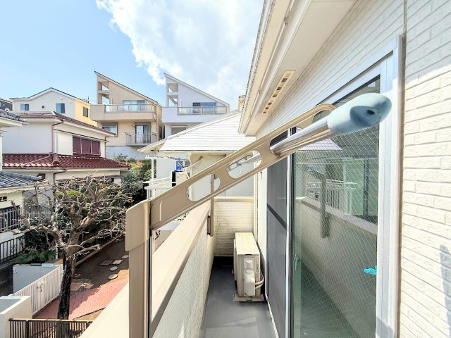 磯子区森が丘2丁目　中古戸建てのバルコニー|◆日当たり良好なバルコニー！毎日のお洗濯にも嬉しいですね！