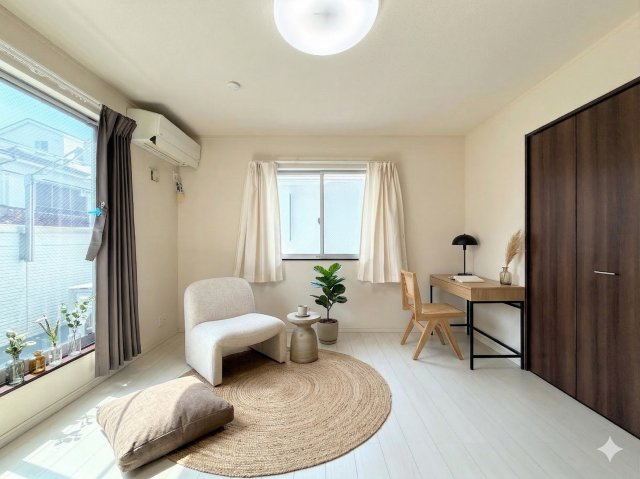 磯子区森が丘2丁目　中古戸建ての洋室|◆子どものスタディ空間として、あるいは書斎やホビールームとして生活スタイルに合わせて使えるプライベートルーム。居心地のいい落ち着いたインテリアが似合います。(家具はイメージです)