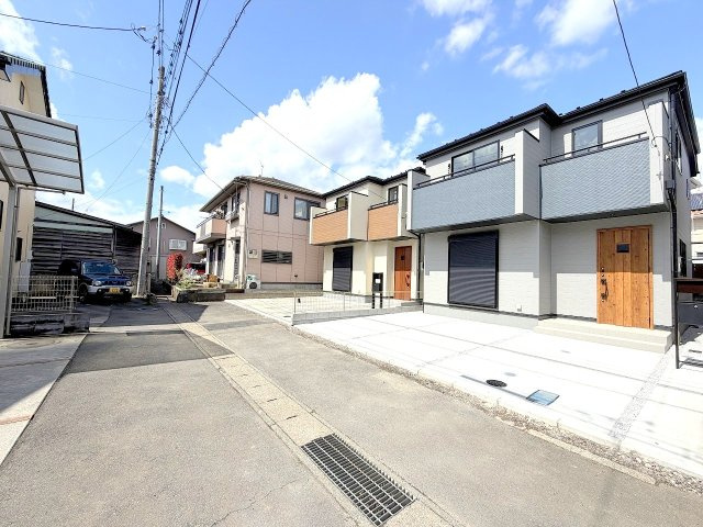 あきる野市伊奈全2棟　新築分譲の前面道路含む現地写真