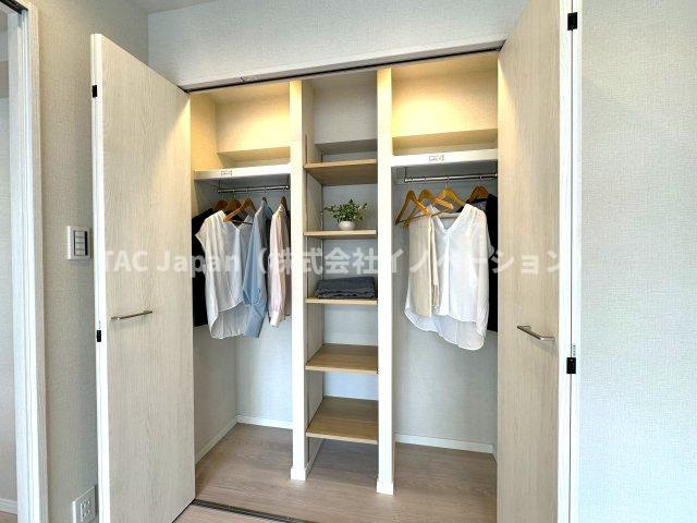 パレトーホー浅草の収納|収納力抜群のクローゼットが、お部屋をいつもすっきりと整えてくれます。見た目も美しく、生活感を上手に隠しながら、快適で居心地の良い空間を実現。日々の暮らしをもっと豊かに彩ります。