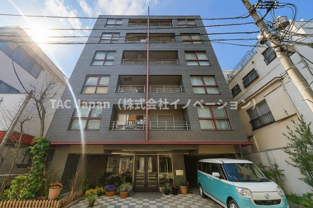 パレトーホー浅草の外観|周囲の景観と調和する、落ち着きある洗練デザイン。日常の風景にさりげない美しさを添える、ちょうどよい存在感です。