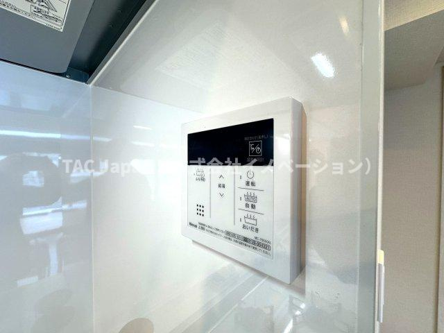 パレトーホー浅草の発電・温水設備|ワンタッチ操作でお湯張りや追い焚きができるオートバスは、忙しい日々の中でも快適なバスタイムをサポート。湯温の調整や保温も自動で行えるため、いつでもちょうどいい温かさのお風呂が待っています。