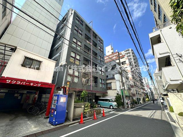 パレトーホー浅草の外観|控えめながらも洗練されたフォルムが、街並みに自然と溶け込みます。ほどよい高さと落ち着きのある佇まいが、住まう人に安心感と静かな誇りをもたらします。