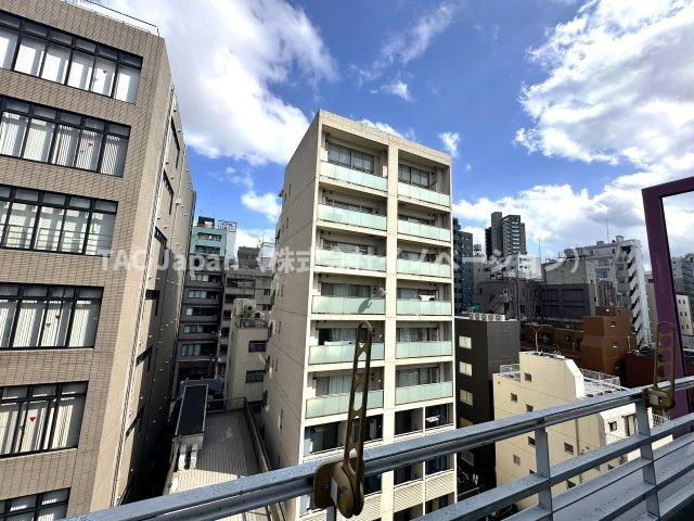 パレトーホー浅草の展望|空と街の景色が広がる窓辺は、暮らしの舞台を美しく彩ります。窓を開けるたびに心がほどけ、穏やかな風と光に包まれる、ゆったりとした時間が流れています。日々の喧騒から離れ、自然と調和する心地よい住まいです。