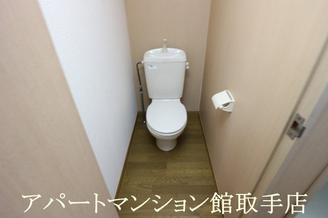 レオパレススイートパールのトイレ