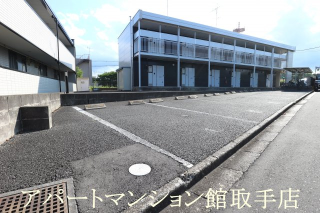 レオパレススイートパールの駐車場|画像7