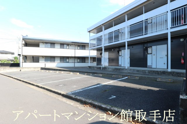 レオパレススイートパールの駐車場|画像8