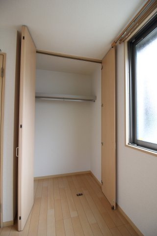 アーク　ヴィラの収納|丈の長い服でも収納可能なクローゼット！