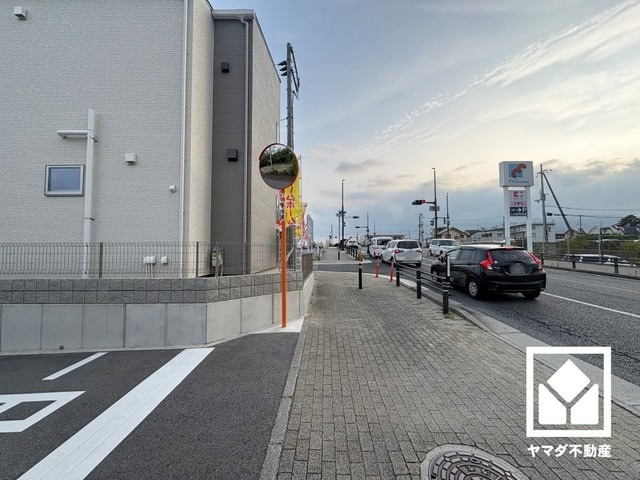 パラツィーナセシリア仁川弐番館のその他|阪急電鉄今津線「仁川」駅まで徒歩約21分。「万代仁川店」まで徒歩6分などお買い物施設も徒歩圏内に複数あり、毎日の通勤・通学だけでなく、日常のお買い物や、休日のお出かけまで利便性に優れています。