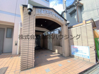 【エントランス】 | 　メゾンエイコーA | 毎日通るエントランスはこのようになっています