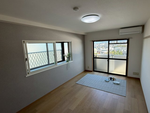 グリーンヒル葉山一番館の居間・リビング