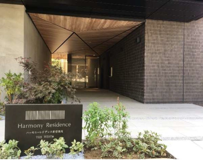 ハーモニーレジデンス新宿御苑THE WESTのエントランス