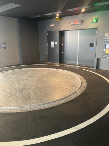 シティタワー綾瀬の駐車場