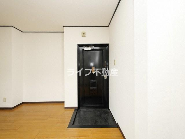 ノアーズアーク今里の玄関|明るい玄関です