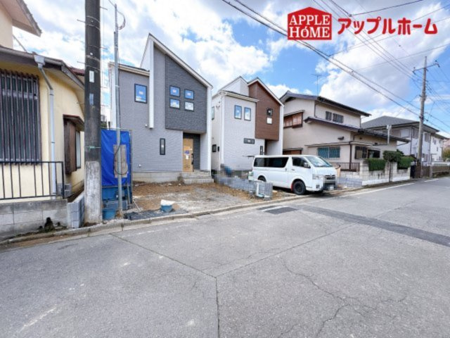 [新築住宅] 坂戸市溝端町 3期 全2棟の前面道路含む現地写真