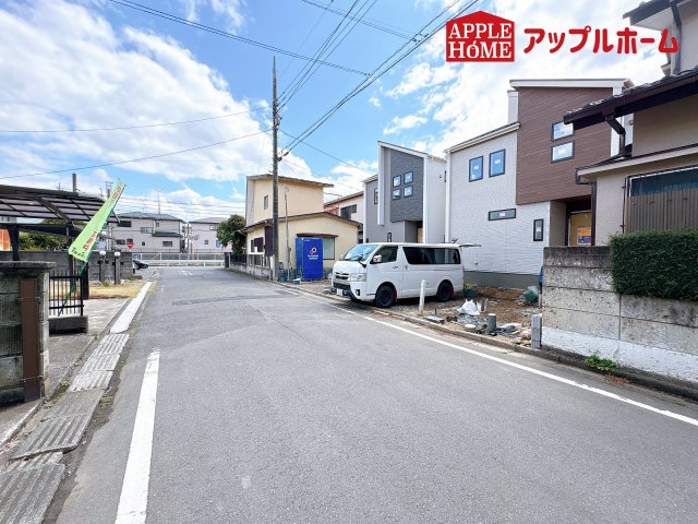 [新築住宅] 坂戸市溝端町 3期 全2棟の前面道路含む現地写真