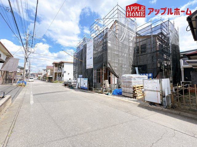 [新築住宅] 坂戸市泉町 第三 全2棟の前面道路含む現地写真