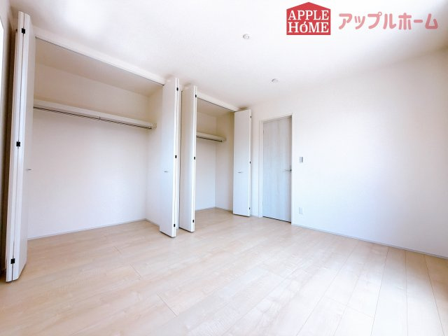 [新築住宅] 坂戸市泉町 第三 全2棟の洋室|２階居室は全室収納あり！たっぷりある収納活用でお部屋もキレイを保てます♪