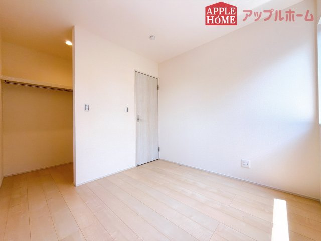 [新築住宅] 坂戸市泉町 第三 全2棟の洋室|２階居室は全室収納あり！たっぷりある収納活用でお部屋もキレイを保てます♪