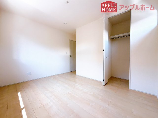 [新築住宅] 坂戸市泉町 第三 全2棟の洋室|２階居室は全室収納あり！たっぷりある収納活用でお部屋もキレイを保てます♪