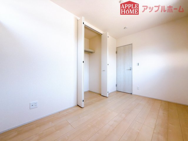 [新築住宅] 坂戸市泉町 第三 全2棟の洋室|２階居室は全室収納あり！たっぷりある収納活用でお部屋もキレイを保てます♪