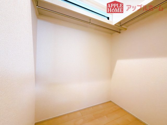 [新築住宅] 坂戸市泉町 第三 全2棟の収納|玄関入ってすぐファミリークローゼットあります♪