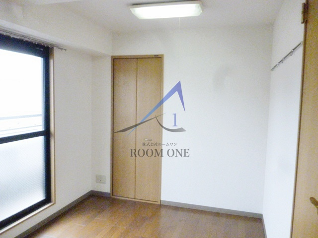 第５６シンエイビルの居間・リビング|洋室のお部屋です。