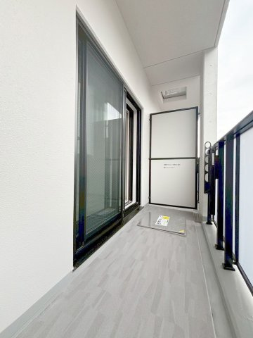 「防音マンション」ジェイグランコート中野のバルコニー|暖かな日差しのふりそそぐバルコニー