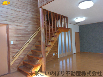 【内装】 | 戸建 加須市鴻茎 | 階段スペースには手すりがついており安心です