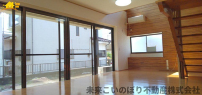 【居間・リビング】 | 戸建 加須市鴻茎 | こちらのリビングで趣味の時間をお楽しみください