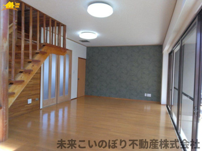 【居間・リビング】 | 戸建 加須市鴻茎 | 一日の中で多くの時間を過すことになるリビングダイニングだからこそ、いつも穏やかな空間であることが必然。爽やかな通風と採光を存分に感じる事が出来る空間です。