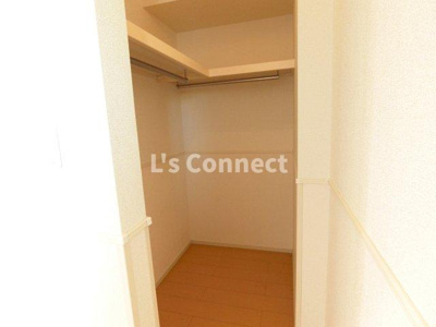 【収納】 | モントレゾール | ウォークスルークロゼットでお荷物もすっきり収納。