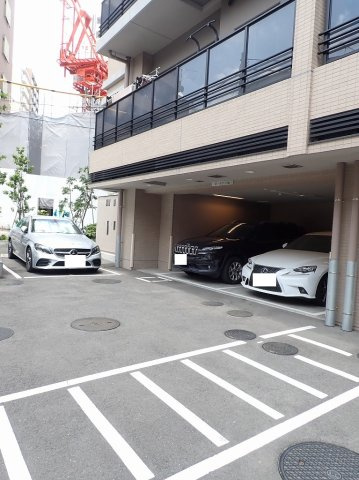 ザ・パークハウス文京本駒込の駐車場