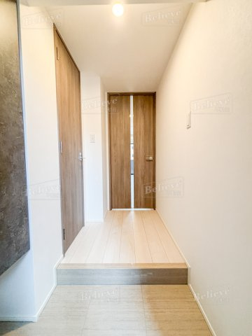 S-RESIDENCE六ツ門abreastIの玄関|シューズボックス付きの玄関☆