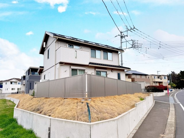 茨城県稲敷郡阿見町荒川本郷　中古住宅の外観