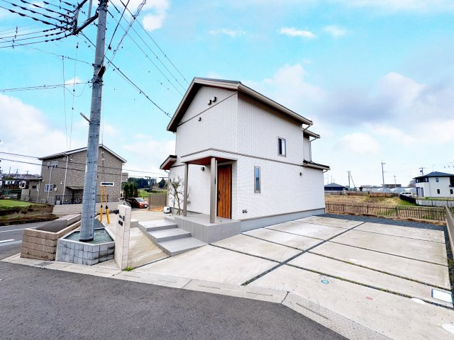 茨城県稲敷郡阿見町荒川本郷　中古住宅の外観