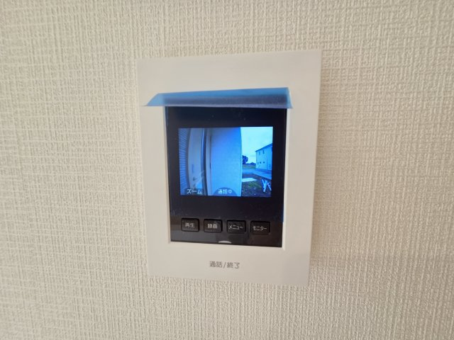 新築　太田市新田大根町第2　1号棟　Cradle Gardenの防犯設備|現地写真　カラーTVモニター付きのドアホンがついています。お子様やご高齢の方がお留守番の時でも安心です！