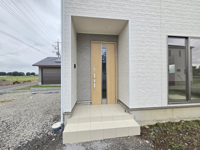 新築　太田市新田大根町第2　1号棟　Cradle Gardenの玄関|現地写真　TVモニタードアホン付きなので防犯面も安心です！