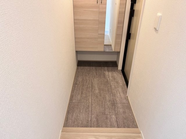 LUSSOⅣ A棟の玄関|きれいな玄関です♪