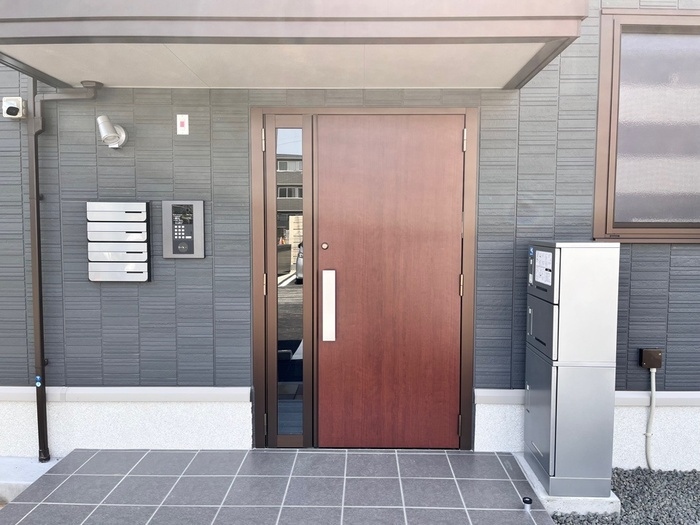 LUSSOⅣ A棟のエントランス|オートロック付きで安心です★