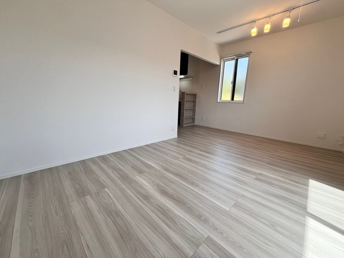 LUSSOⅣ A棟の居間・リビング|広くて綺麗なリビング★