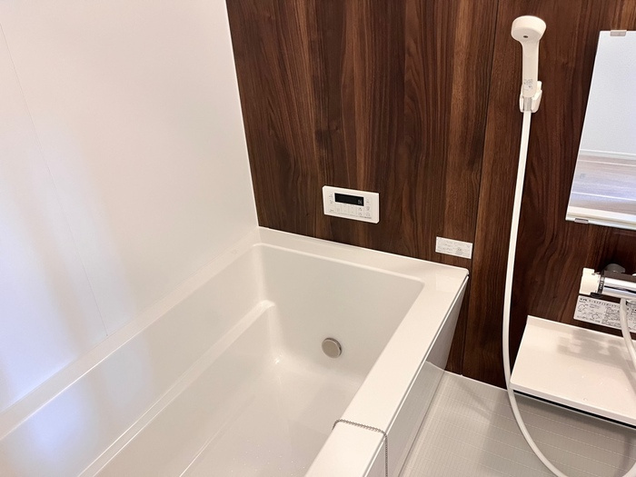 LUSSOⅣ A棟の浴室|追い焚き・浴室乾燥機付きのお風呂です♪