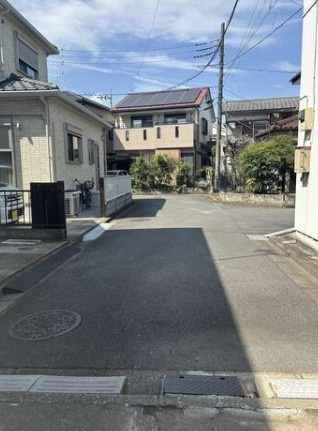 【中古】鶴ヶ島市脚折中古住宅の前面道路含む現地写真
