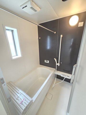 新築　太田市新田大根町第2　3号棟　Cradle Gardenの浴室|現地写真　1坪サイズのユニットバス。足を伸ばしてゆったりと湯船につかれます♪