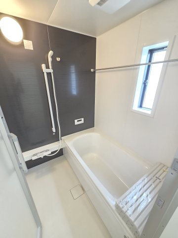 新築　太田市鳥山上町第6　1号棟　Cradle Gardenの浴室|現地写真　1坪サイズのユニットバス。浴室暖房乾燥機付きなので、ヒートショック予防や梅雨時期の室内欲しもできちゃいます！