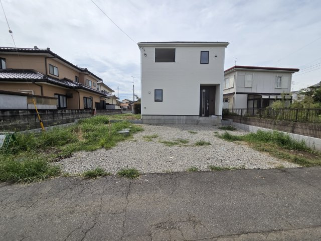 新築　太田市鳥山上町第6　1号棟　Cradle Gardenの駐車場|現地写真　駐車は建物東側に並列3台可能です！