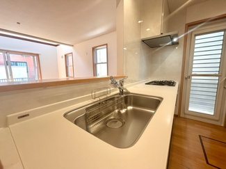 【キッチン】 | 千葉市緑区おゆみ野南4丁目　中古戸建 | 白を基調とした交換済みのシステムキッチン