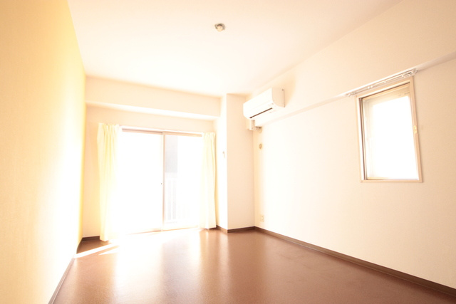 二面採光のお部屋です。※カーテンは設備ではありません
