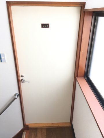 メゾン・セレナの玄関